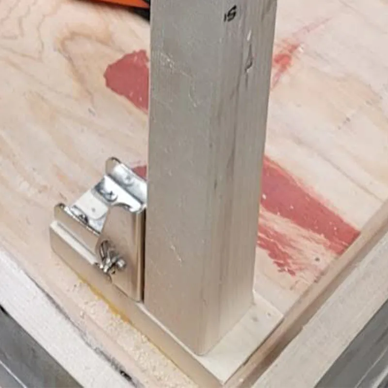 90 Degree Self-locking Folding Hinge