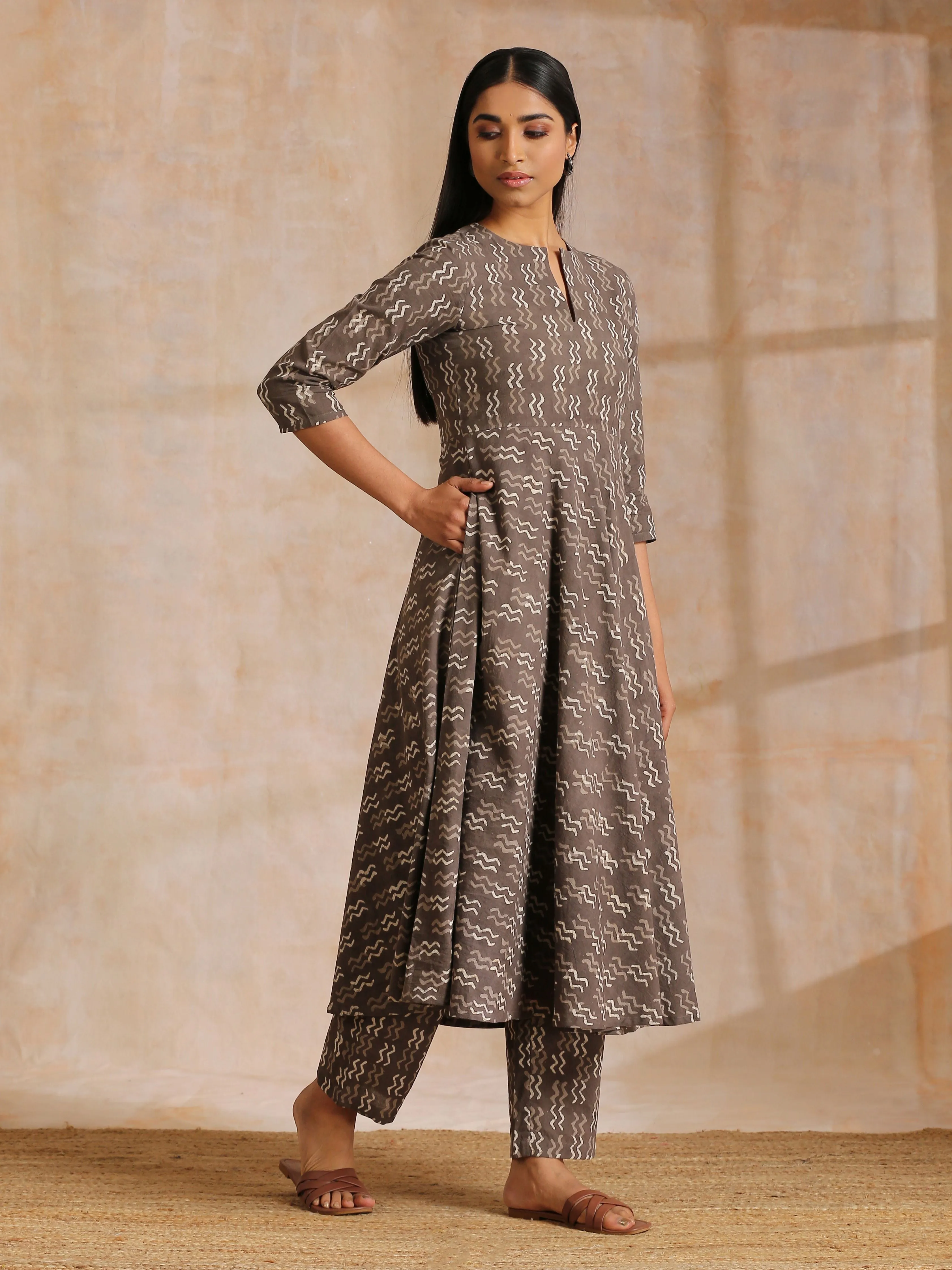 Clay Dabu Zig-Zag Motifs Print Cotton Flared Kurta Pant Set