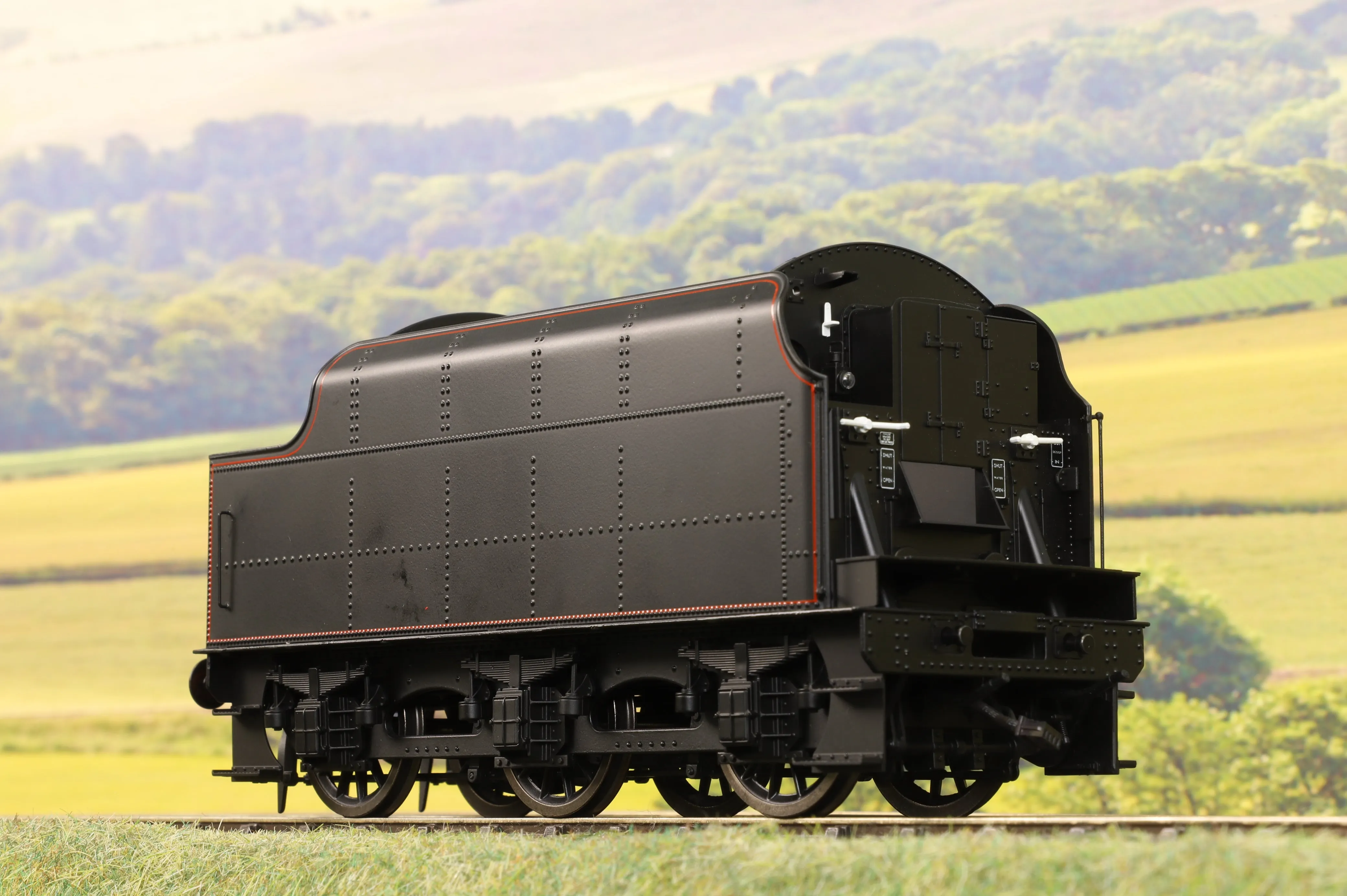 Ellis Clark Trains E1002U O Gauge Stanier Class 5 4-6-0 "Black 5", LMS Lined, 'Un-numbered', Riveted Tender