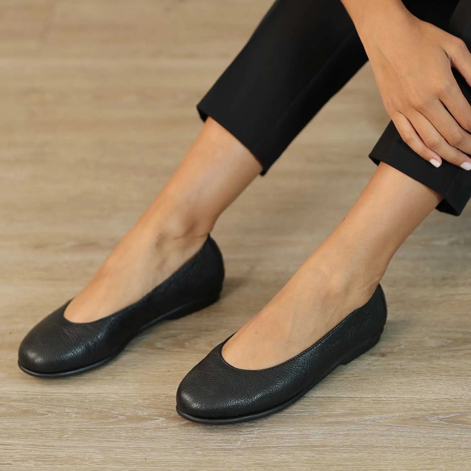 Flat Pump in Black - 12546