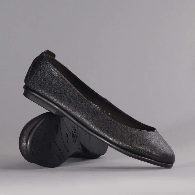 Flat Pump in Black - 12546