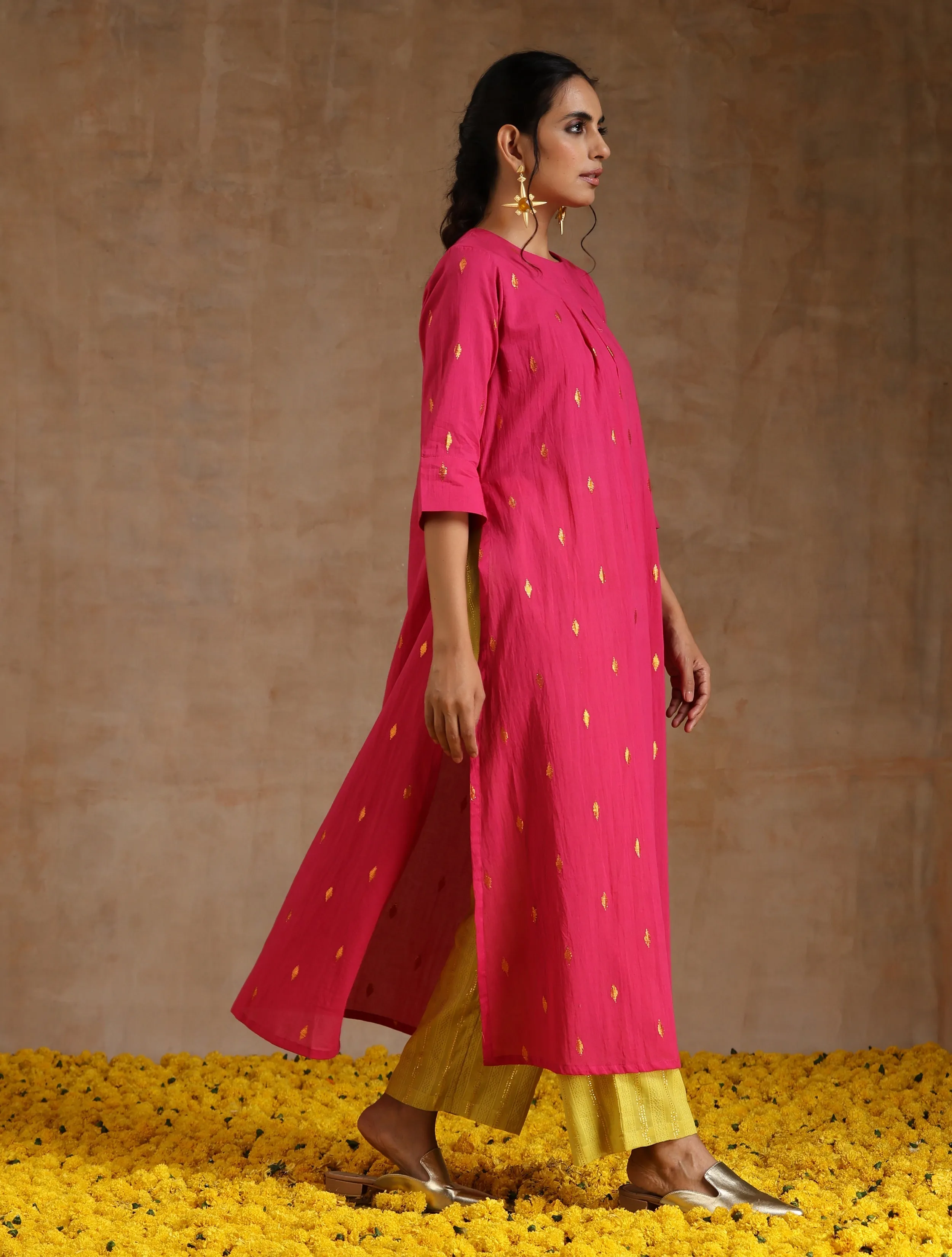 Pink Gold Cotton Neck Pleat Kurta Set