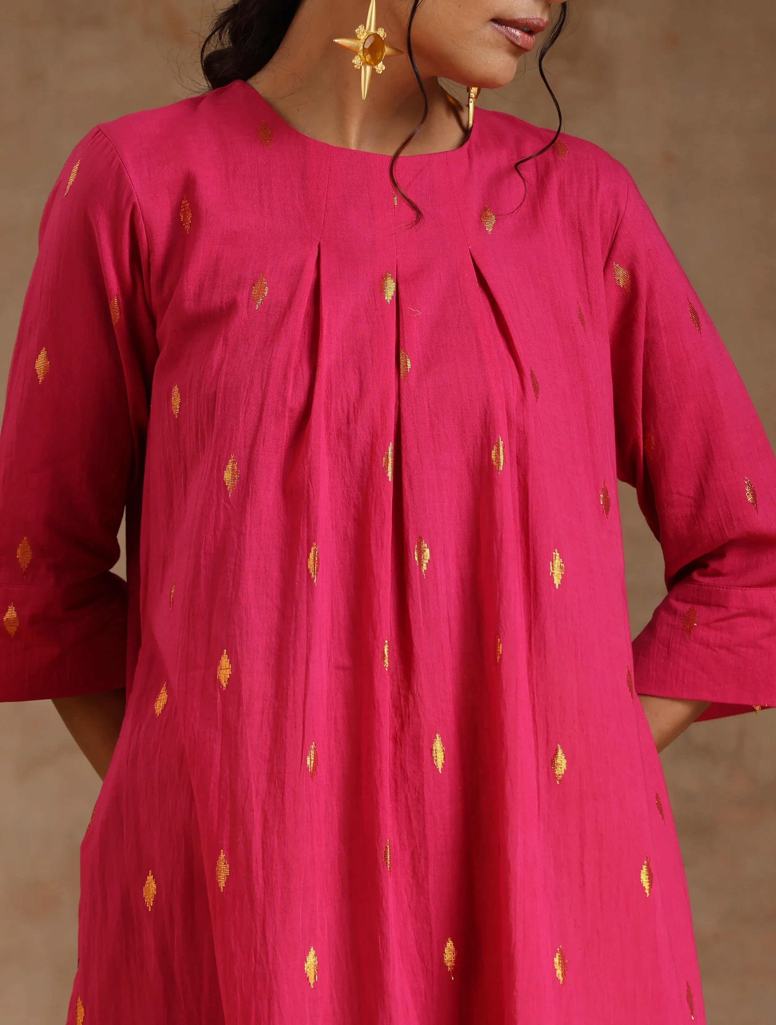 Pink Gold Cotton Neck Pleat Kurta Set