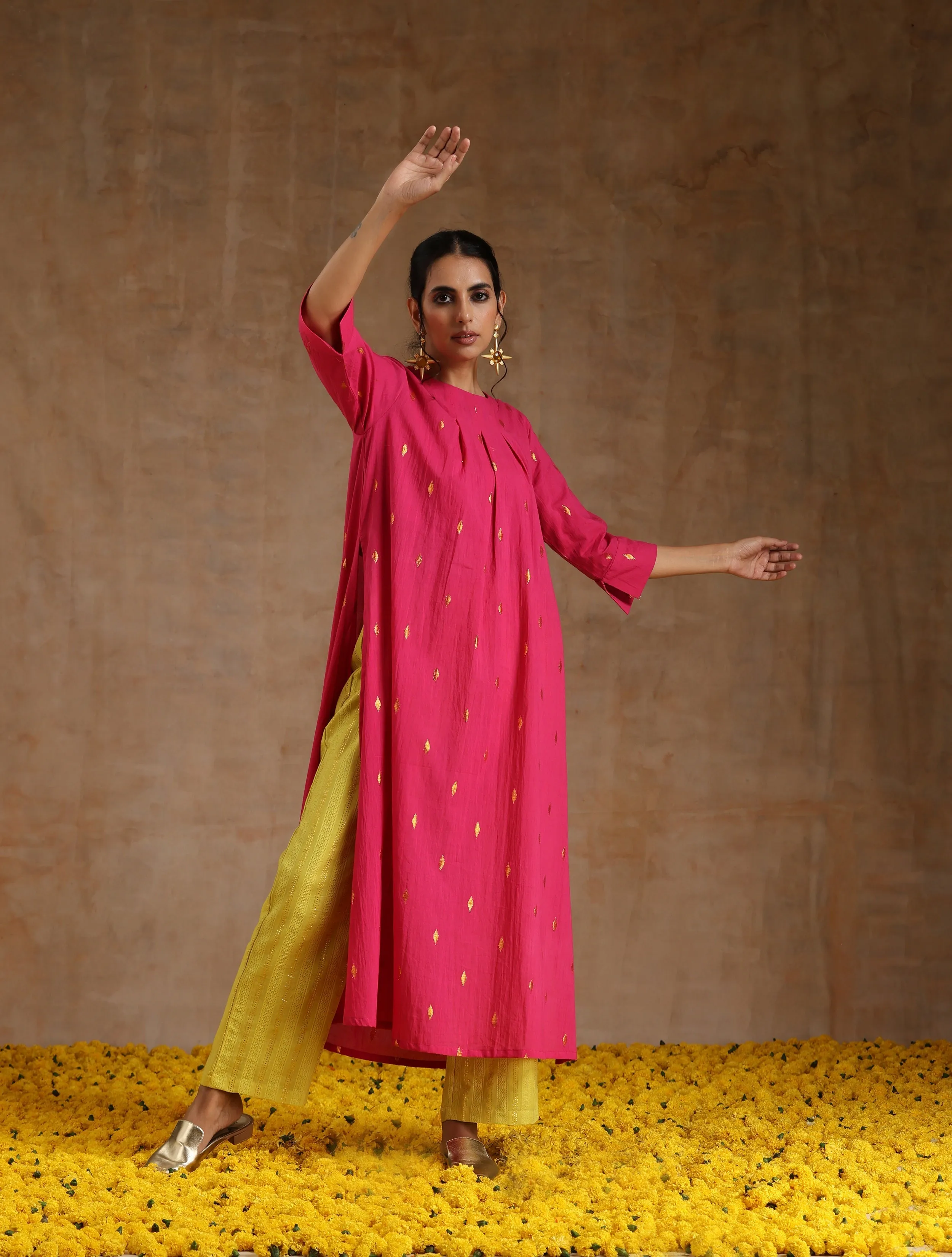 Pink Gold Cotton Neck Pleat Kurta Set