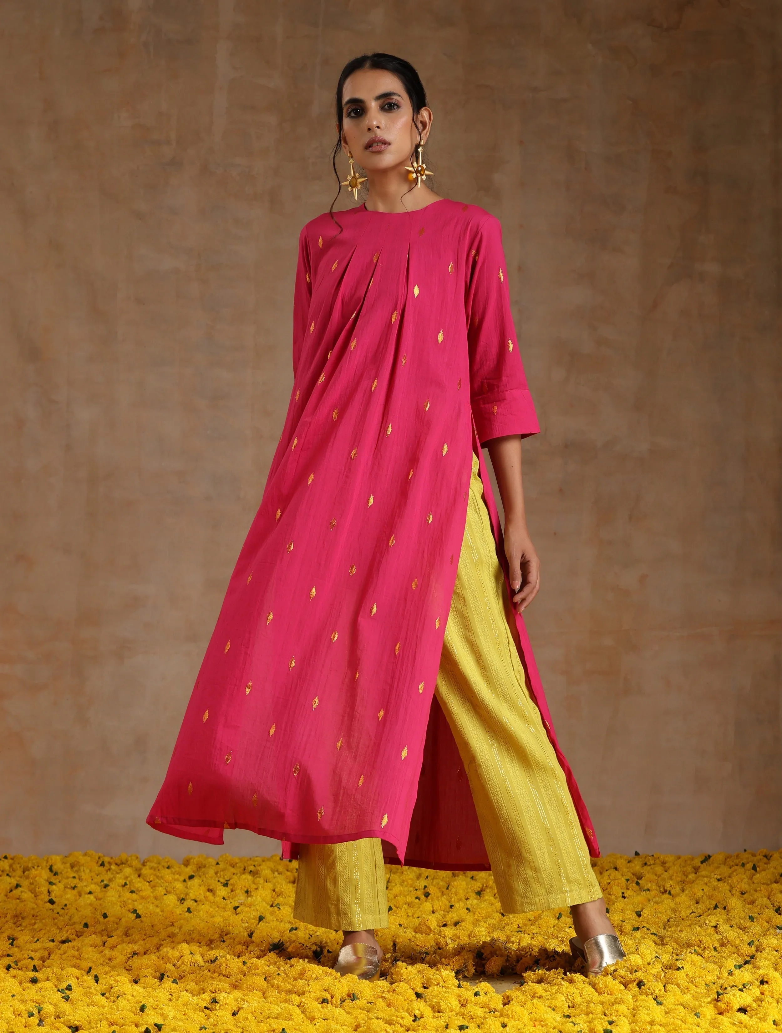 Pink Gold Cotton Neck Pleat Kurta Set