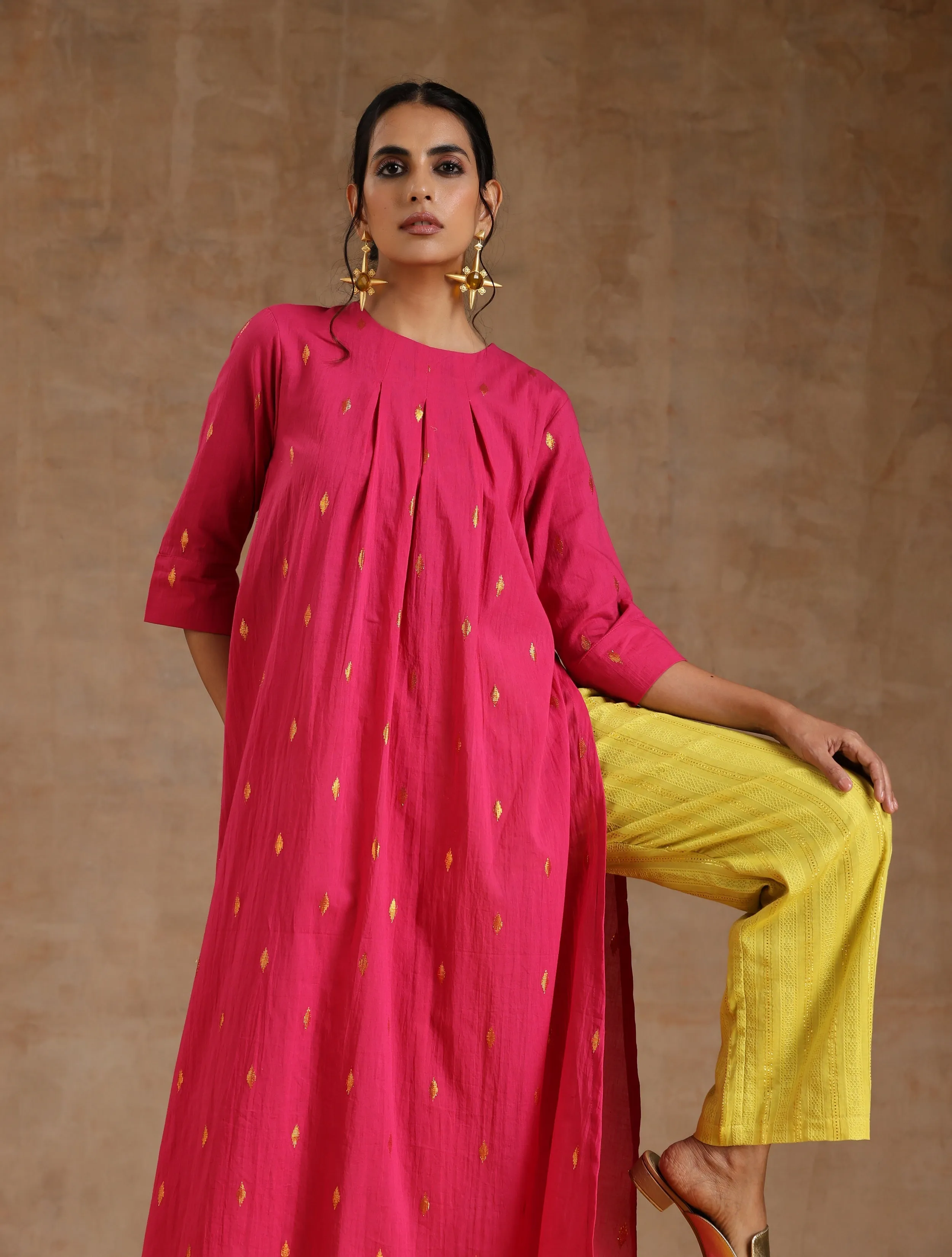 Pink Gold Cotton Neck Pleat Kurta Set