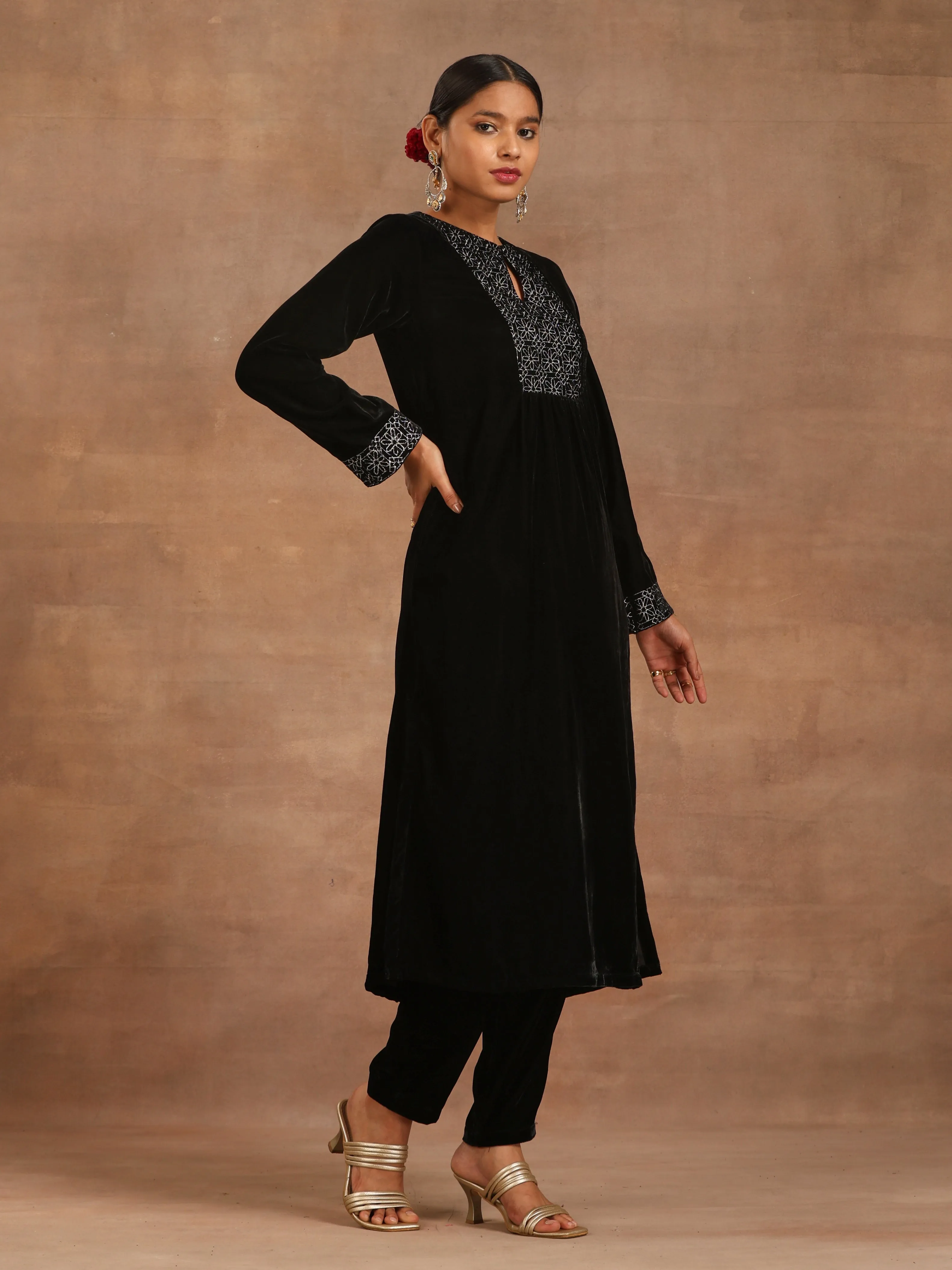 trueBrowns Black Velvet Embroidered Kurta